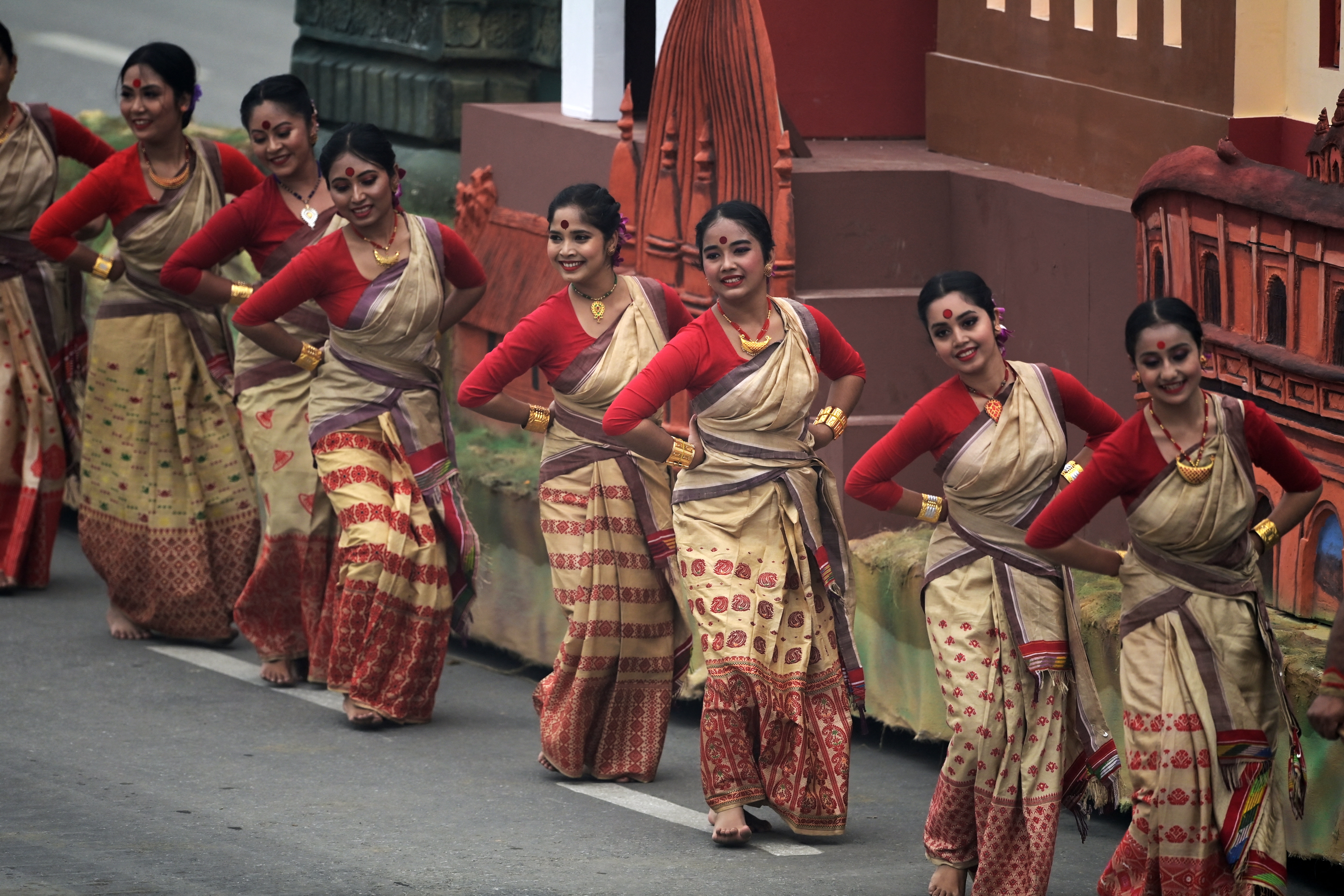 Foto's: stunts en parades op feestdag in India