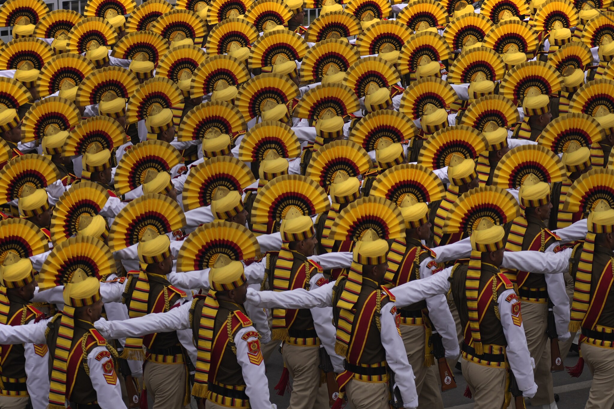 Foto's: stunts en parades op feestdag in India
