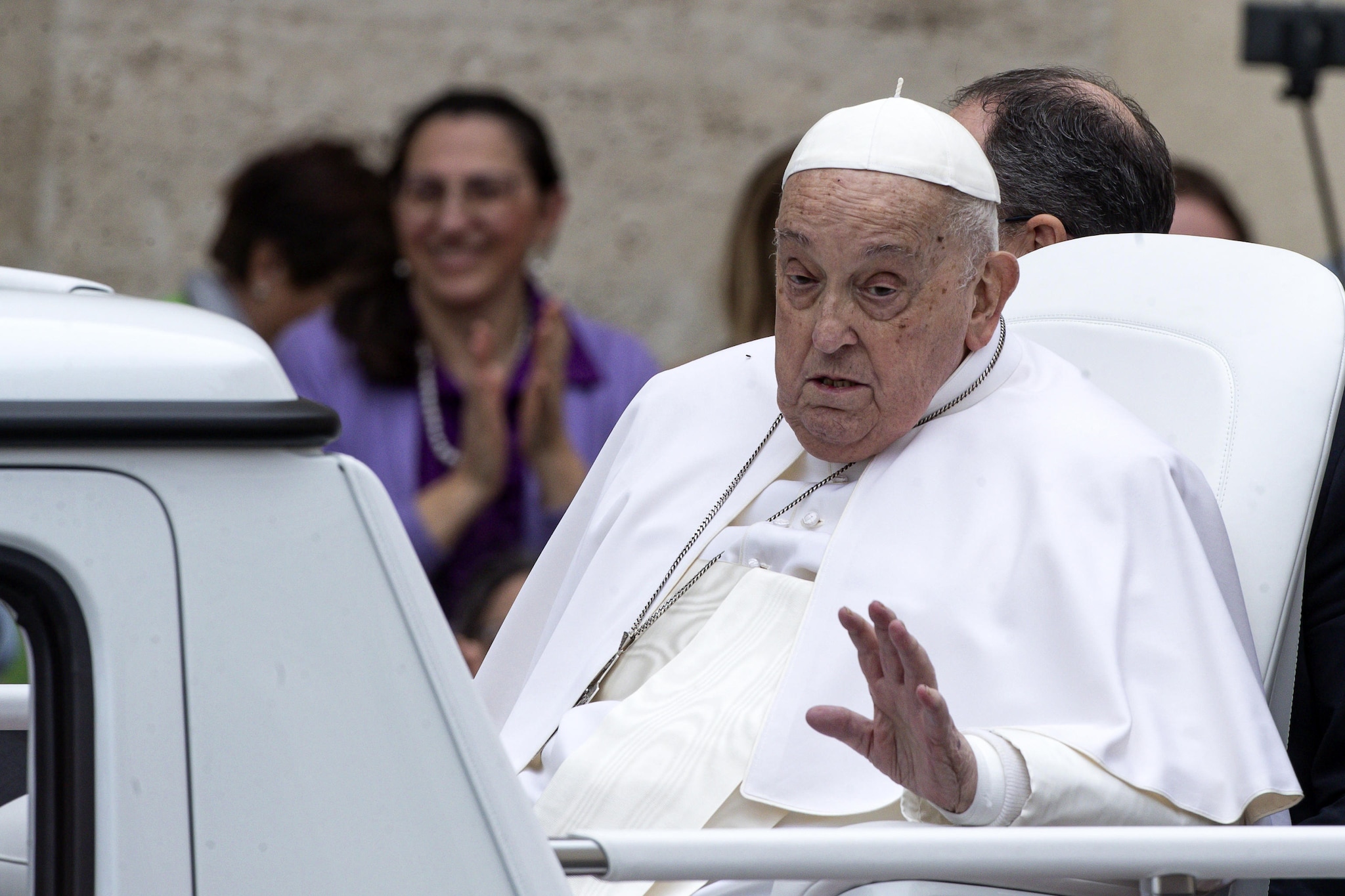 Paus Franciscus op 88-jarige leeftijd overleden - Kidsweek